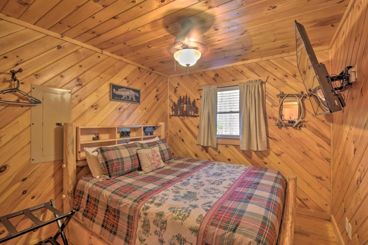 Helen Cabin With Deck And Hot Tub Less Than Half Mi To Main St Exterior photo